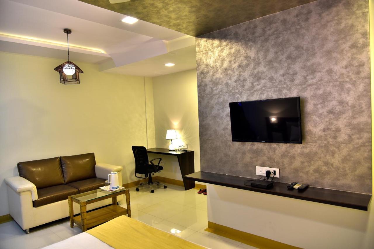 Fabexpress Time Square Hotel Thane Eksteriør billede