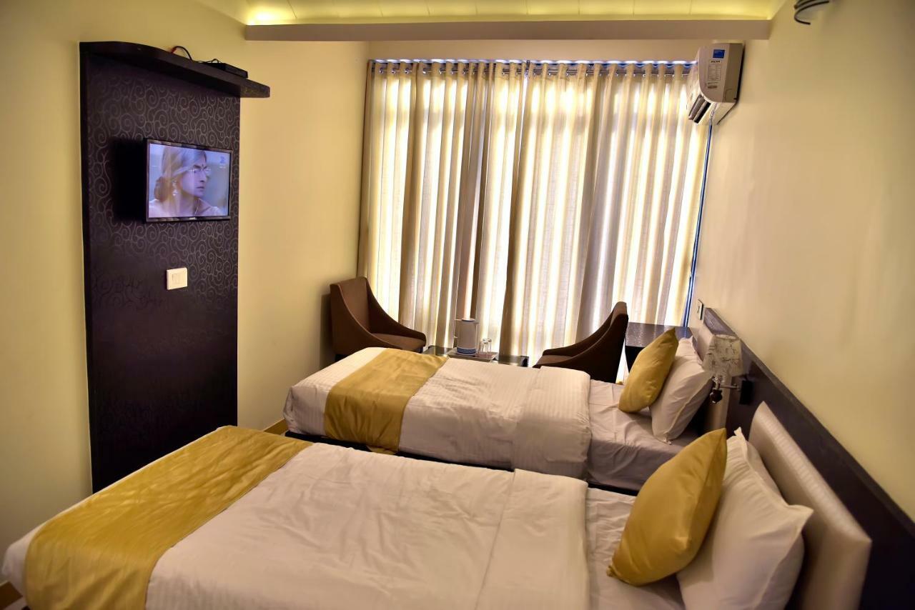 Fabexpress Time Square Hotel Thane Eksteriør billede