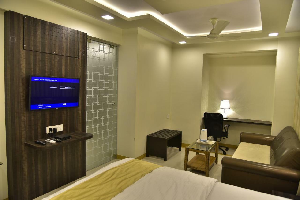 Fabexpress Time Square Hotel Thane Eksteriør billede