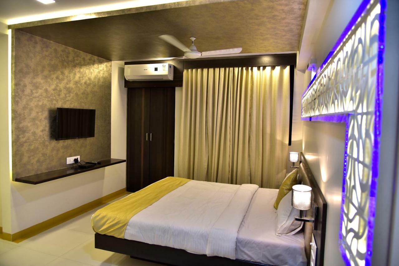 Fabexpress Time Square Hotel Thane Eksteriør billede