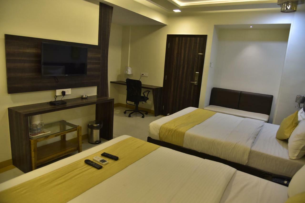 Fabexpress Time Square Hotel Thane Eksteriør billede